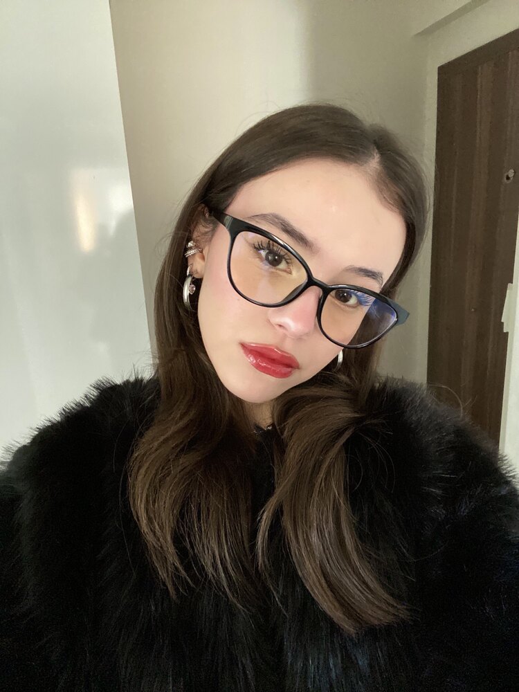 Lilly R Black Lily black | eyerespier