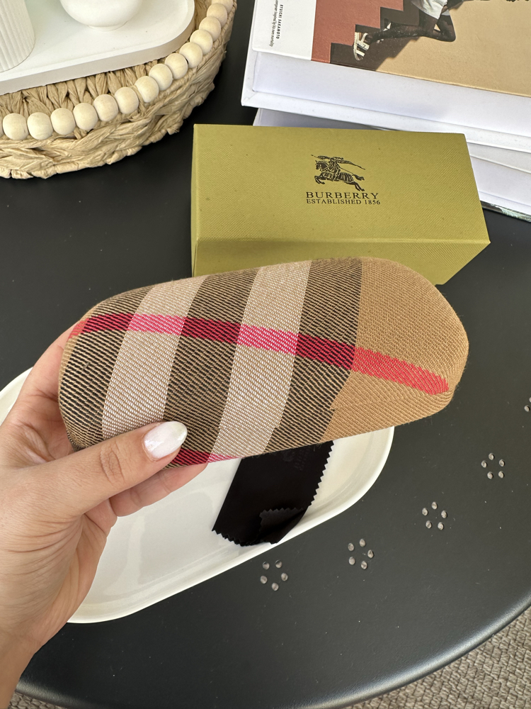 Burberry Orjinal Kılıf ve Aksesuarları