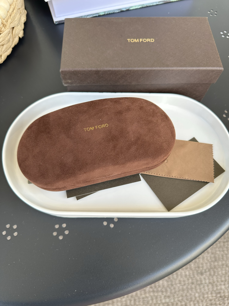 Tom Ford Orjinal Kılıf ve Aksesuarları