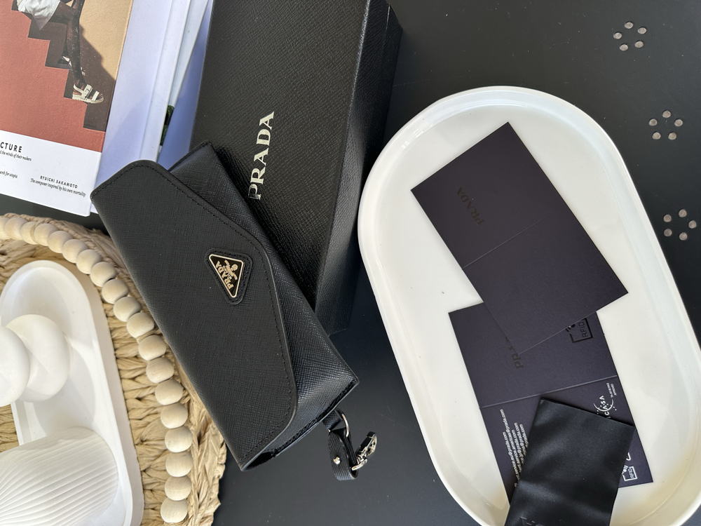 Prada Orjinal Kılıf ve Aksesuarları
