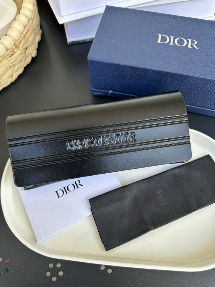 Christian Dior Orjinal Kılıf ve Aksesuarları