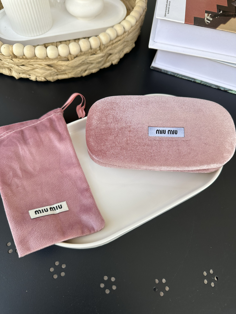 Miu Miu Orjinal Kutu ve Bez Kılıfı