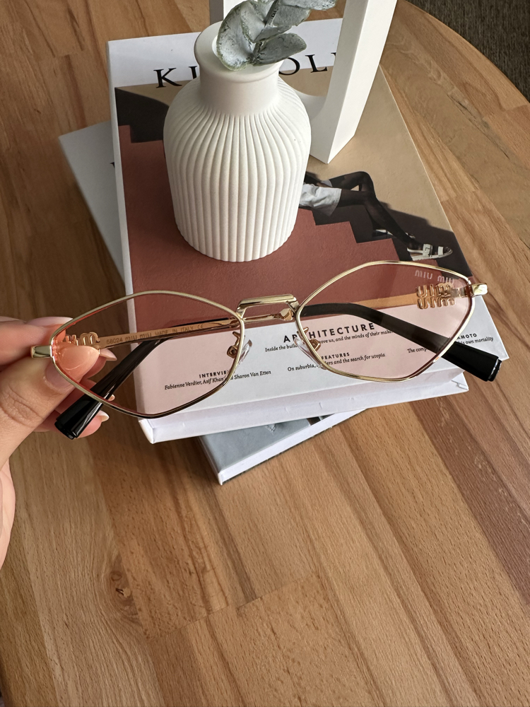 Miu Miu Pembe Transparan Yeni Sezon Gözlük E01S16RA