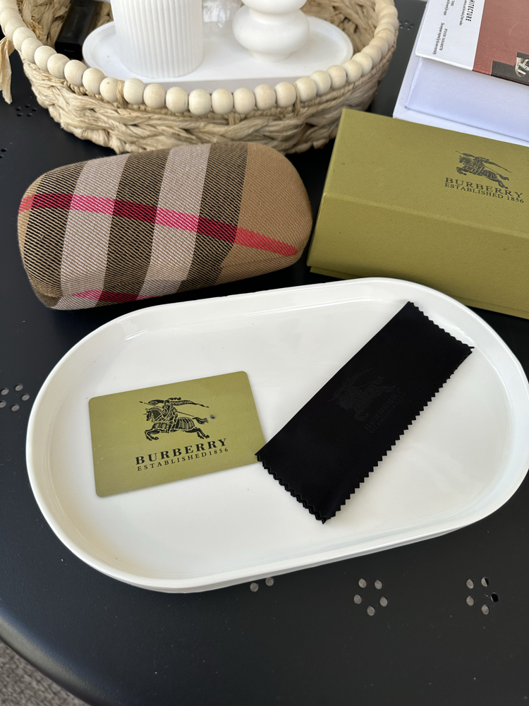 Burberry Orjinal Kılıf ve Aksesuarları