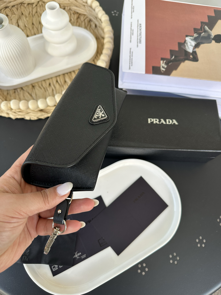 Prada Orjinal Kılıf ve Aksesuarları