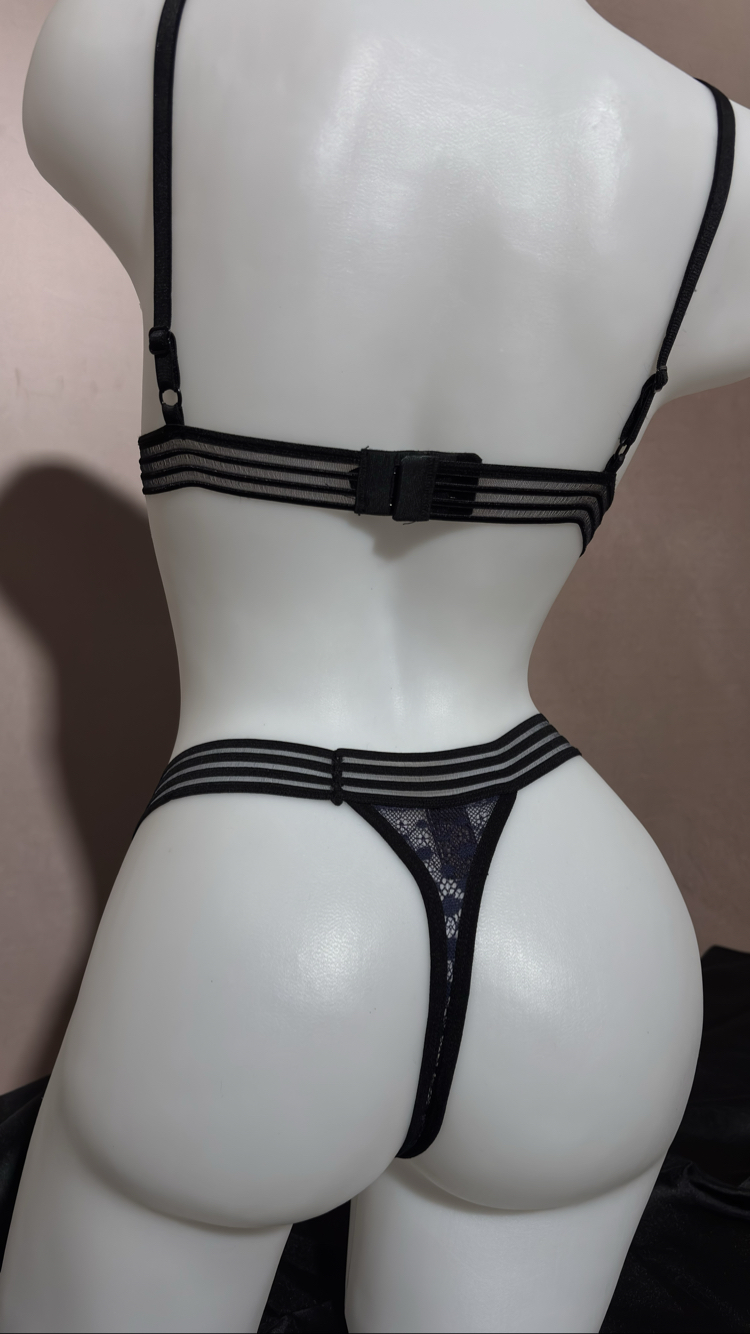 Victoria’s Secret Taş Detaylı Dantelli Sütyen Takımı
