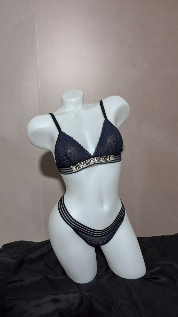 Victoria’s Secret Taş Detaylı Dantelli Sütyen Takımı