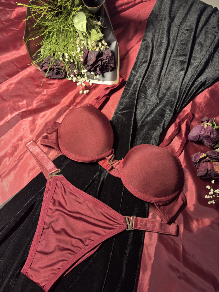 Kırmızı altın detaylı push-up detaylı sütyen takımı