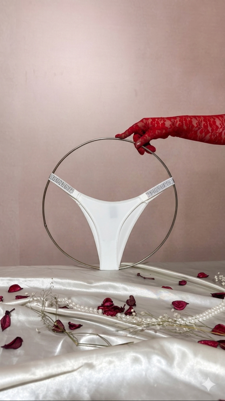 Victoria’s secret beyaz taş detaylı tanga