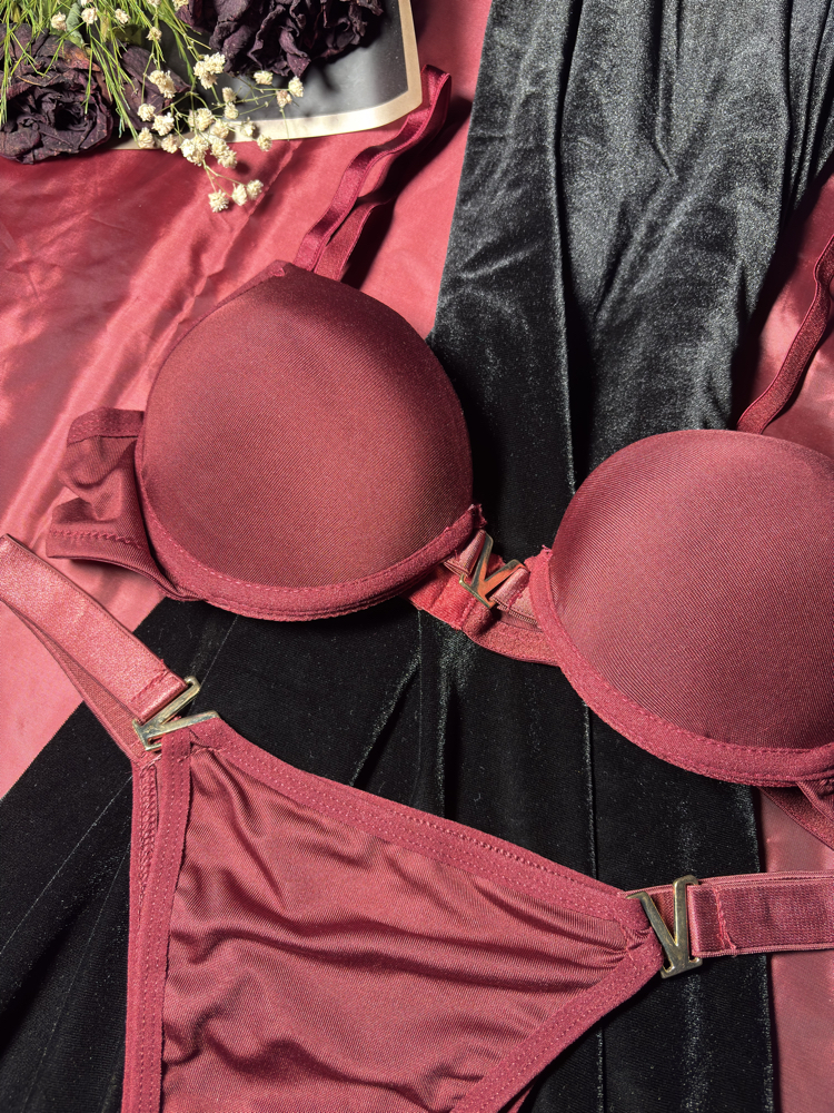 Kırmızı altın detaylı push-up detaylı sütyen takımı