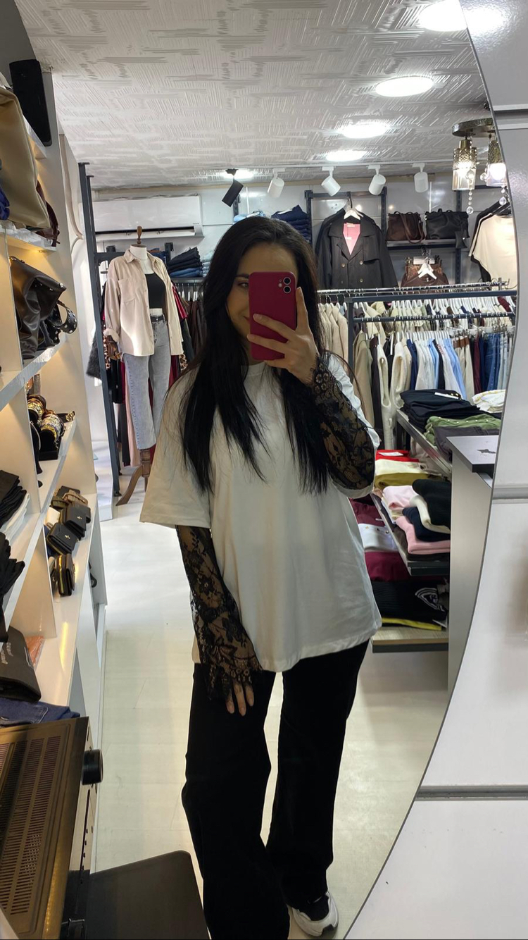 Kolları dantel detaylı tshirt