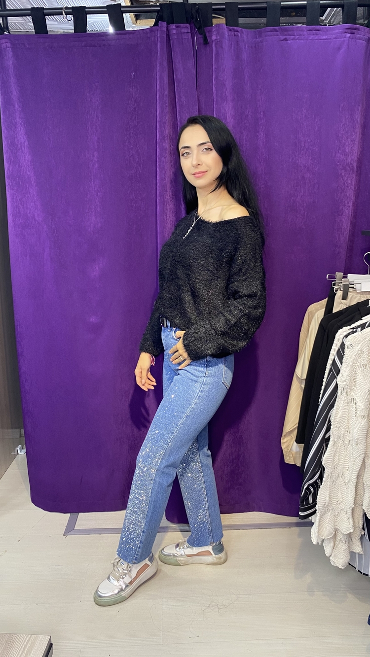 Yüksek bel kesik paça taş serpme Jean