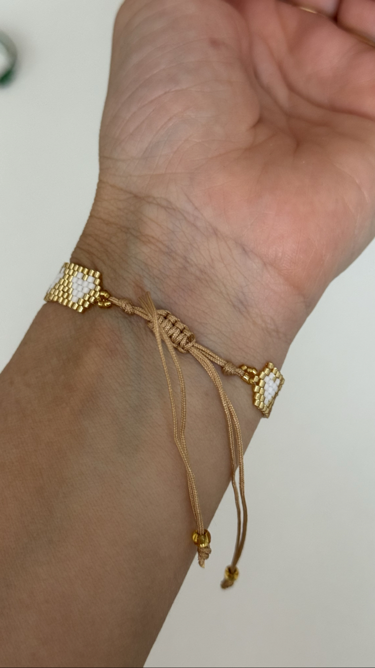 Gold Beyaz Kalpli Miyuki Bileklik 
