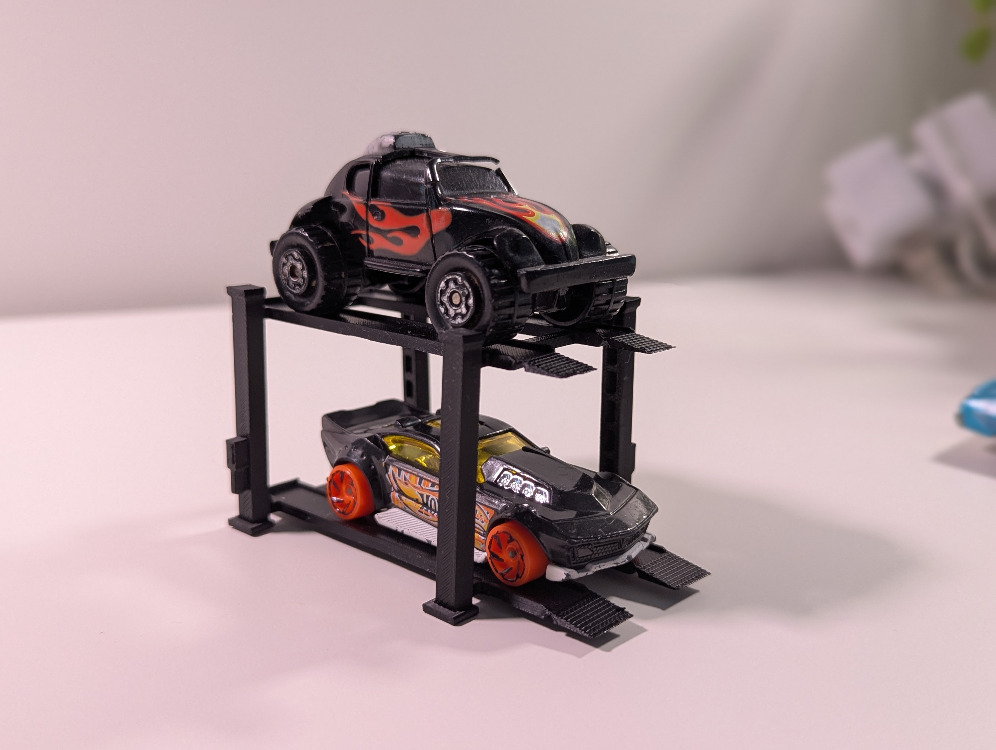 1:64 Diorama – Çift Katlı Araç Lifti (Rampalı)
