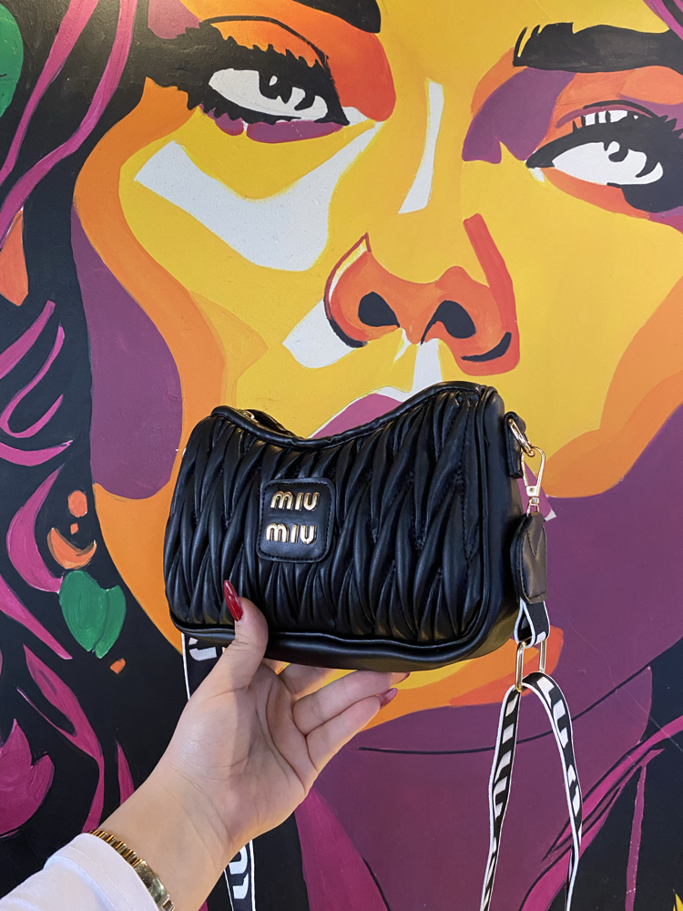 Miu Miu model siyah askılı çanta
