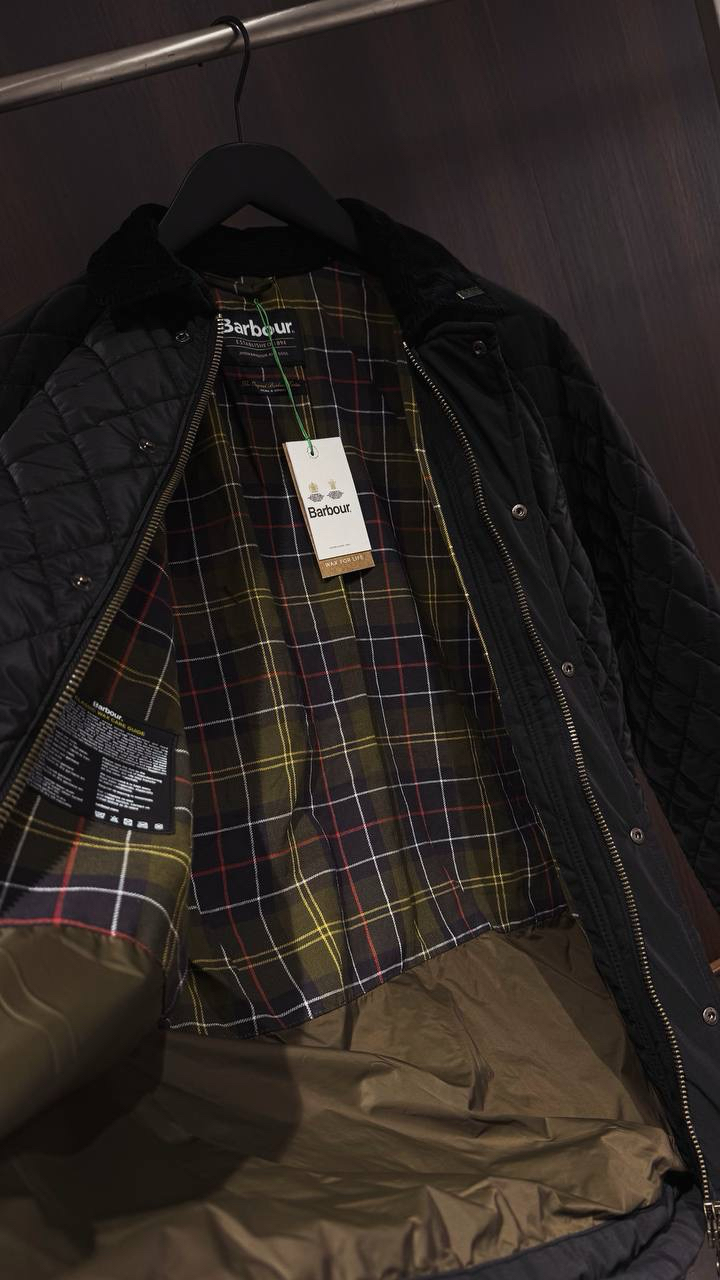 Barbour Siyah Kapitone Mont