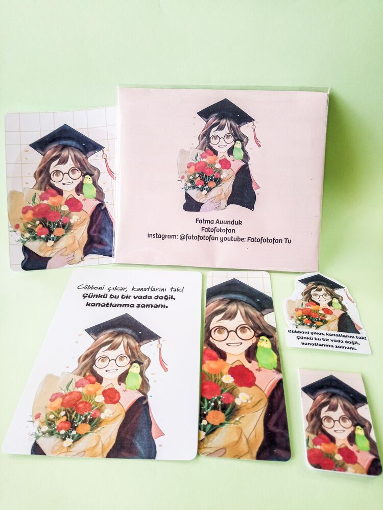 Mezuniyet Temalı Aylık Motto Seti – Ayraç, Sticker, Motto Kart ve Kartpostal Hediyelik