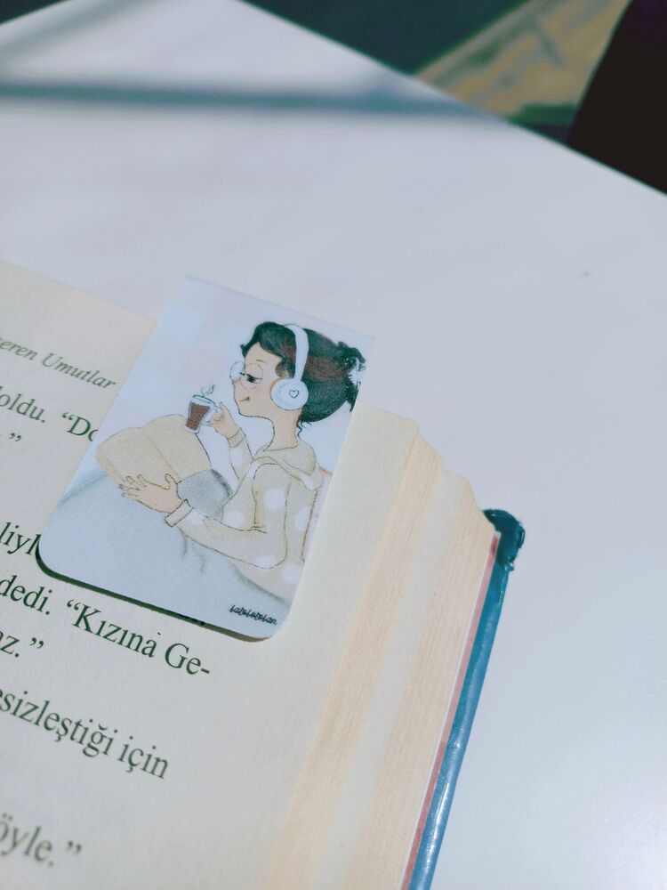 Çay ve kitap temalı mıknatıslı kitap ayracı