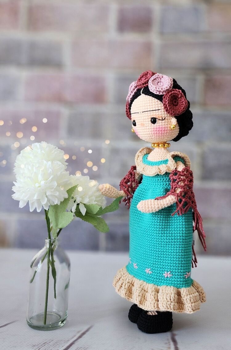 FRIDA DOLL