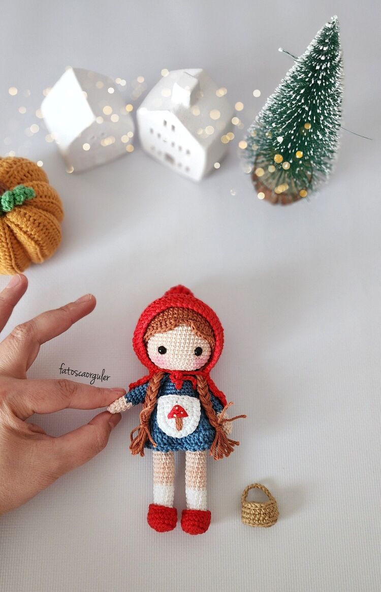 Mini Kırmızı Başlıklı Kız 