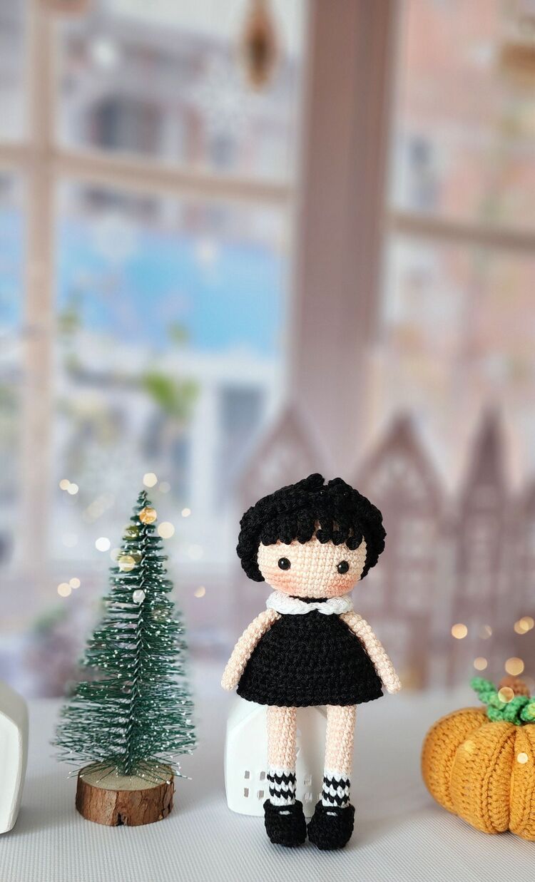 Wednesday Addams Amigurumi Türkçe Desen