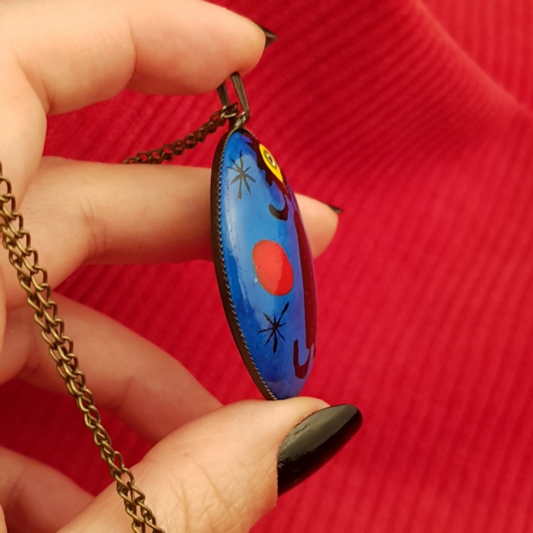 Joan Miro - Güneşin Önündeki Kadın Kolyesi