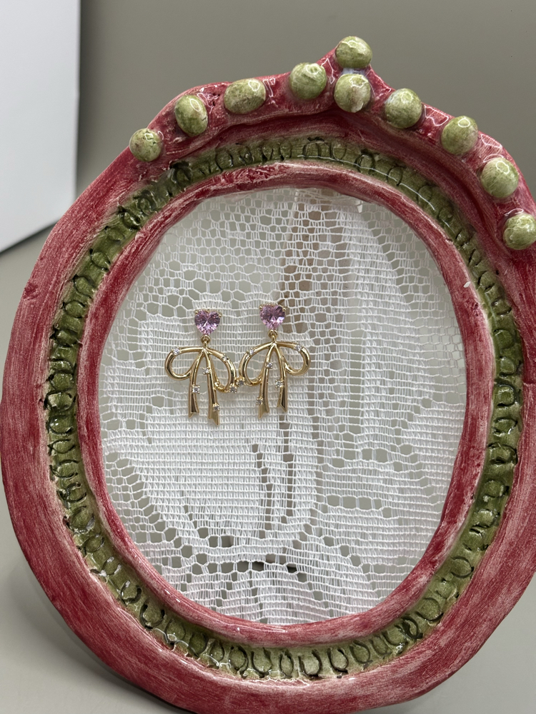 Kadın Kararmaz Çelik Pembe Kalp Taşlı Fiyonk Model Gold Küpe