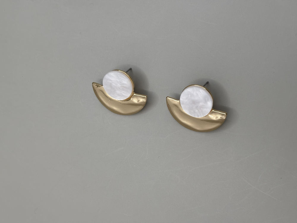 Kadın Sedef Görünümlü Gold Modern Küpe