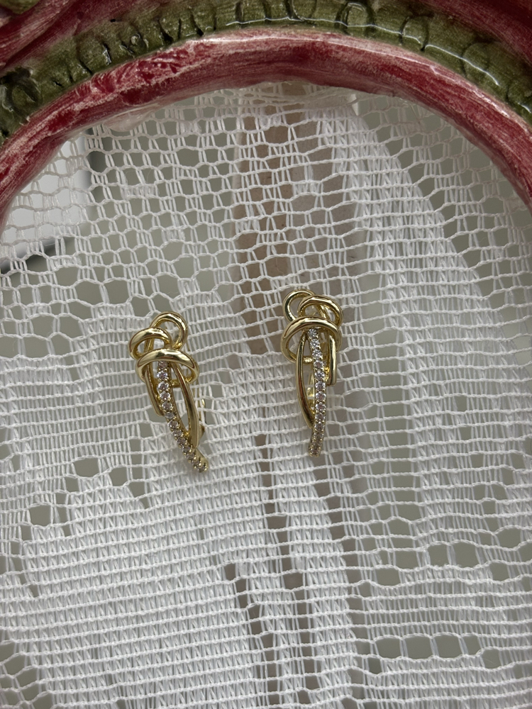 Kadın Kararmaz Çelik Zirkon Taş Detaylı Gold Küpe
