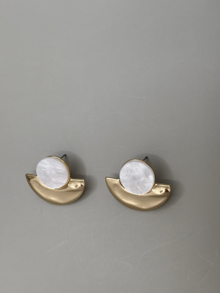 Kadın Sedef Görünümlü Gold Modern Küpe