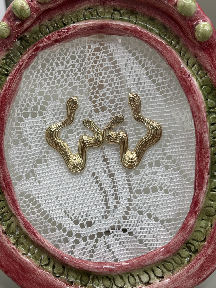 Kadın Kararmaz Çelik Dalgalı Form Gold Küpe