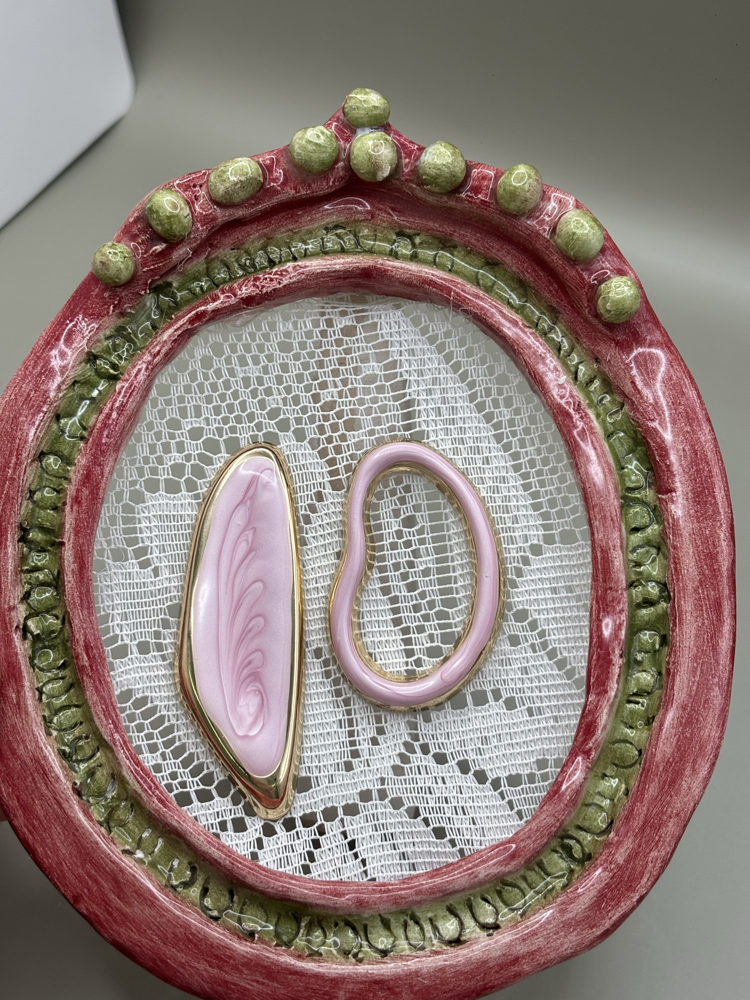 Kadın Pembe Asimetrik Tasarım Gold Küpe