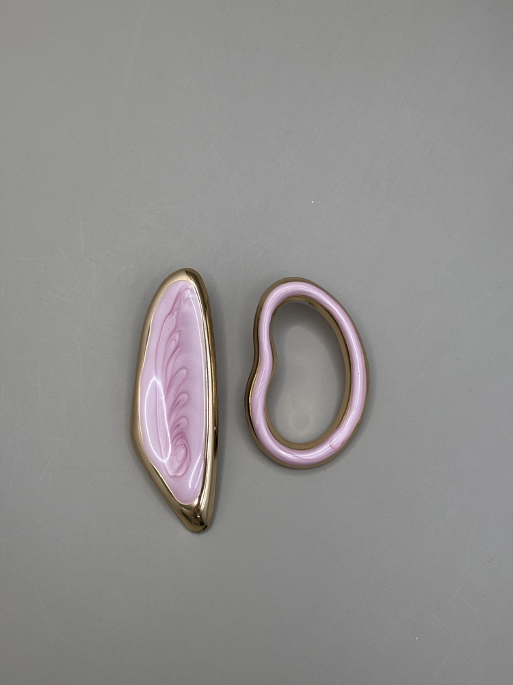 Kadın Pembe Asimetrik Tasarım Gold Küpe