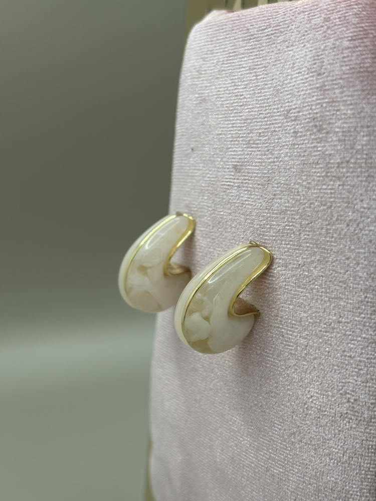 Kadın Gold Detaylı Sedef Görünümlü Modern Küpe