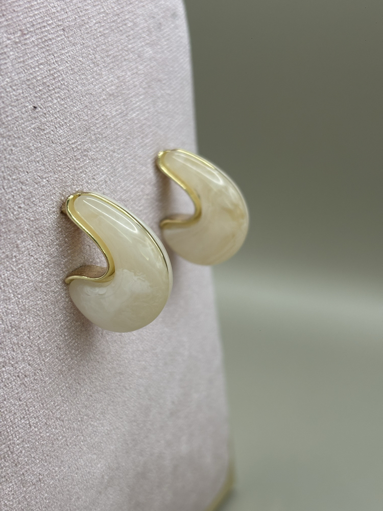 Kadın Gold Detaylı Sedef Görünümlü Modern Küpe