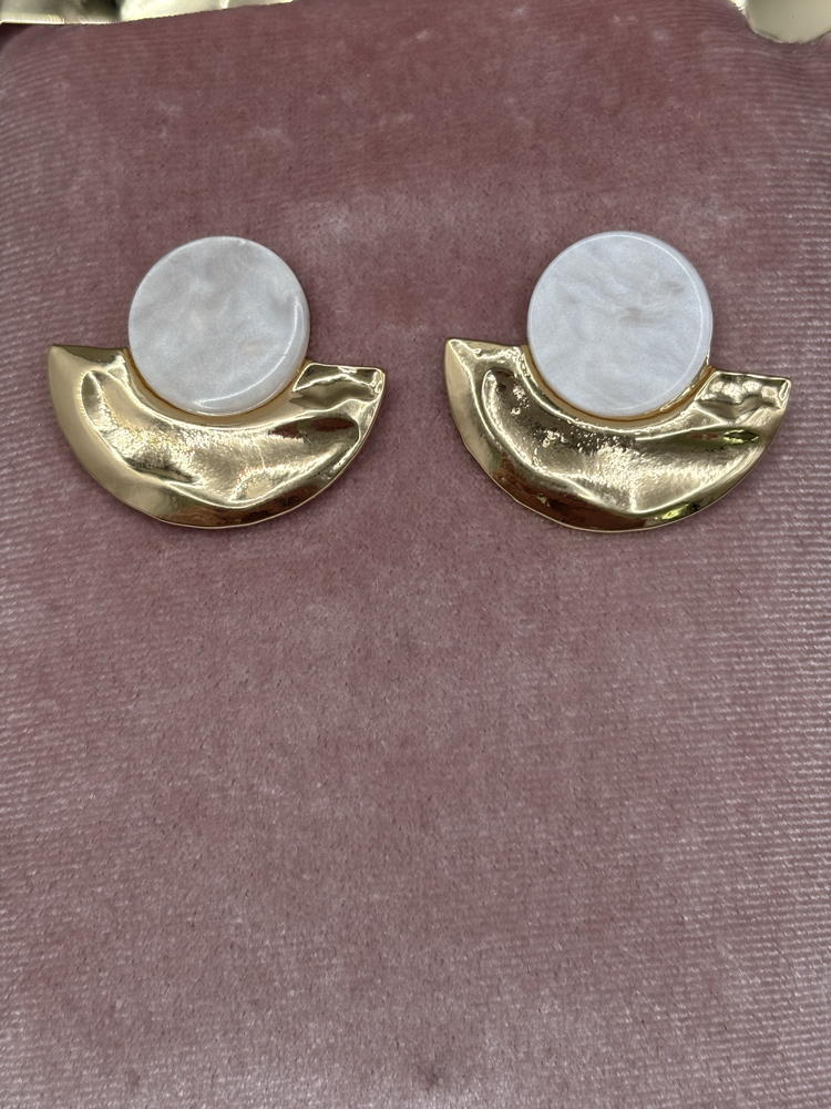 Kadın Sedef Görünümlü Gold Modern Küpe