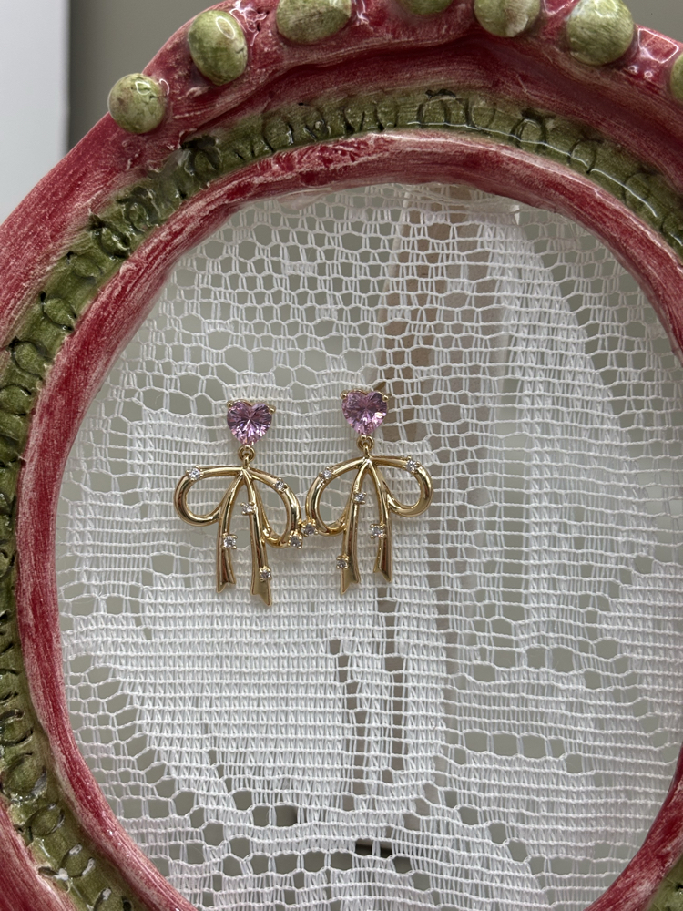 Kadın Kararmaz Çelik Pembe Kalp Taşlı Fiyonk Model Gold Küpe