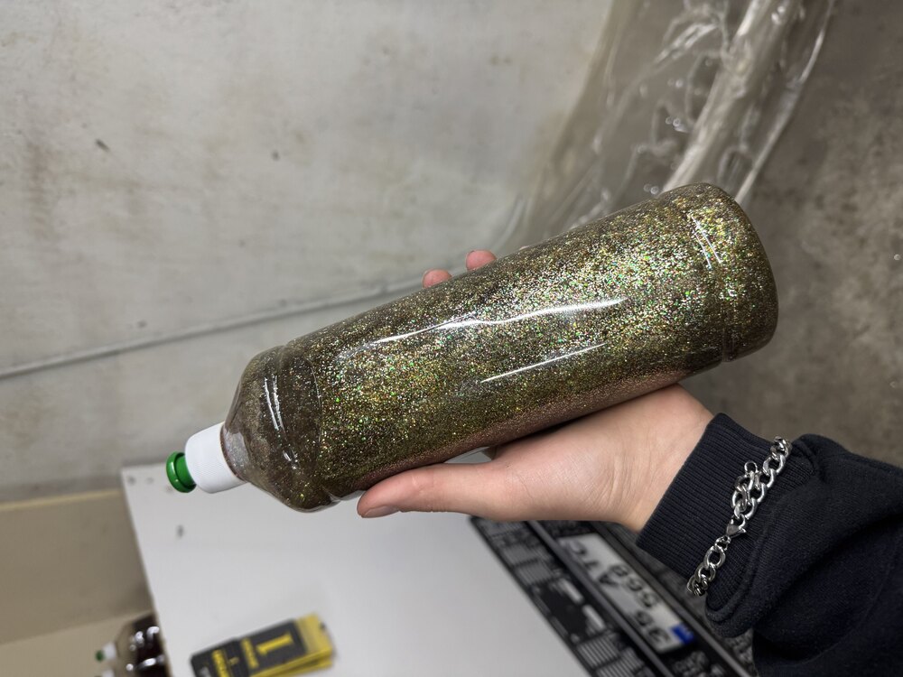 1KG SİMLİ SİYAH LASTİK PARLATICI