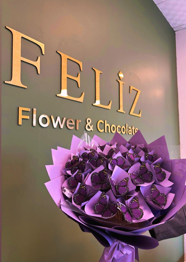 Feliz Flower Studio Mavi Led Işıklı Premium Mor Kelebek Buketi
