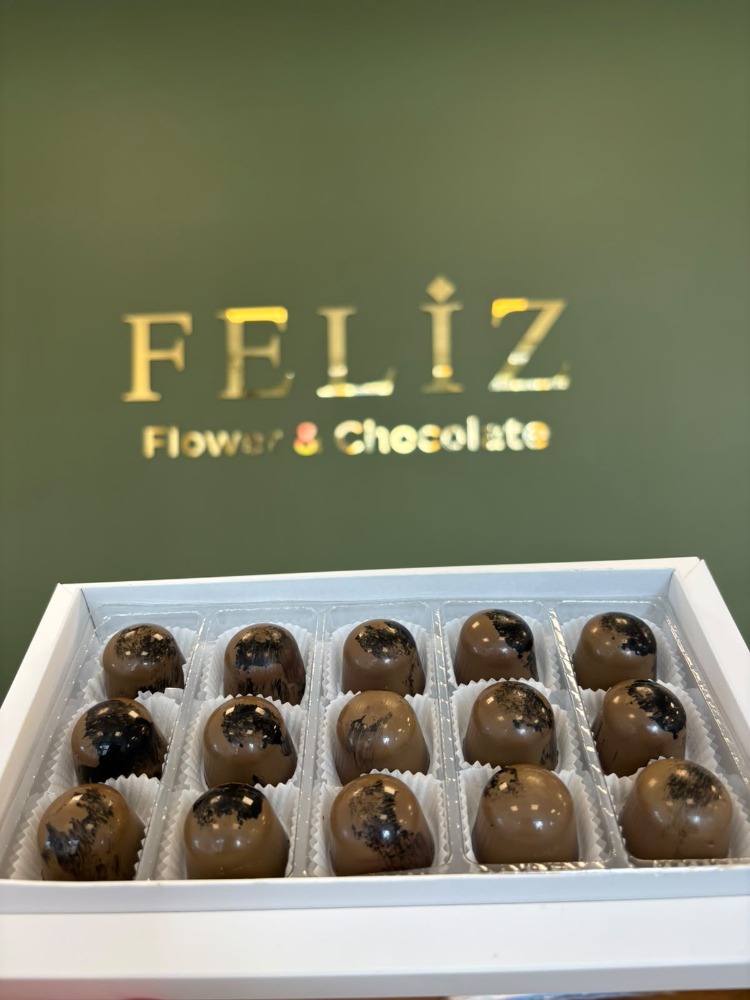 Feliz Flower Studio 15’li Fındık Ezmeli Dolgulu Belçika Çikolatası