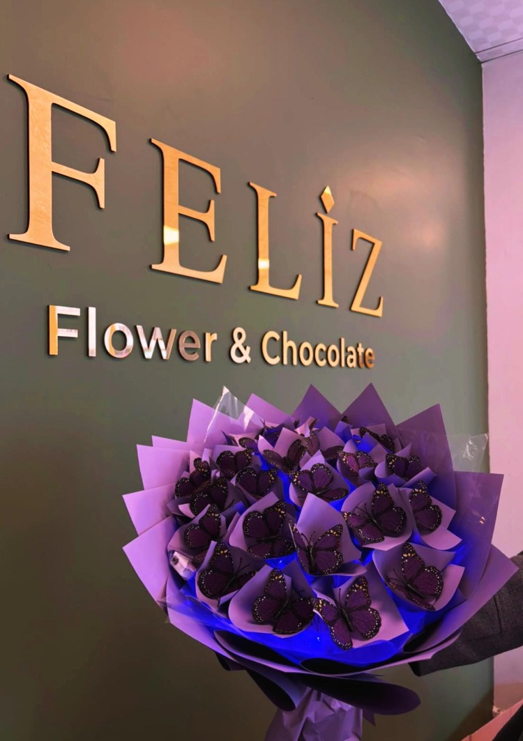 Feliz Flower Studio Mavi Led Işıklı Premium Mor Kelebek Buketi