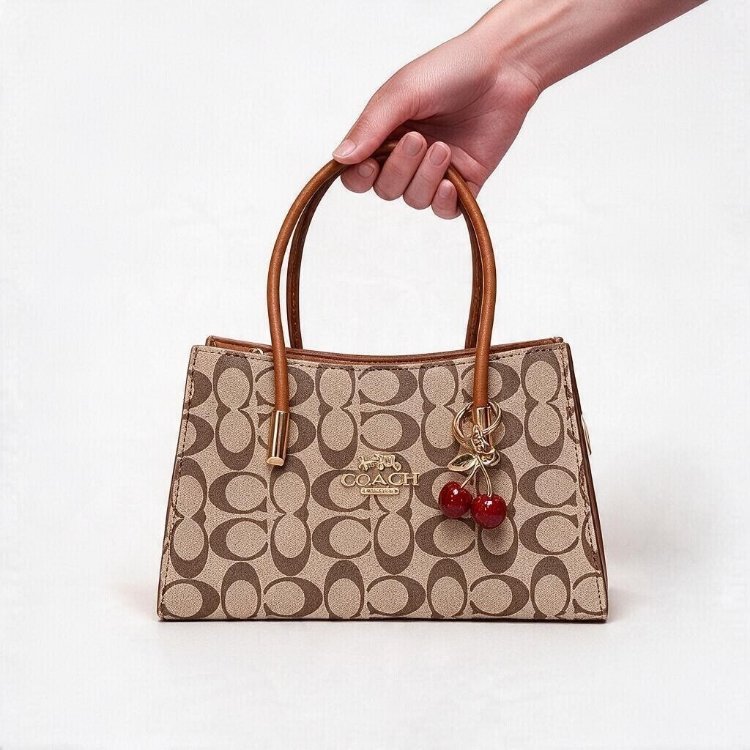 Coach Mid Boy Signature Cherry Charmlı Kahverengi Çanta