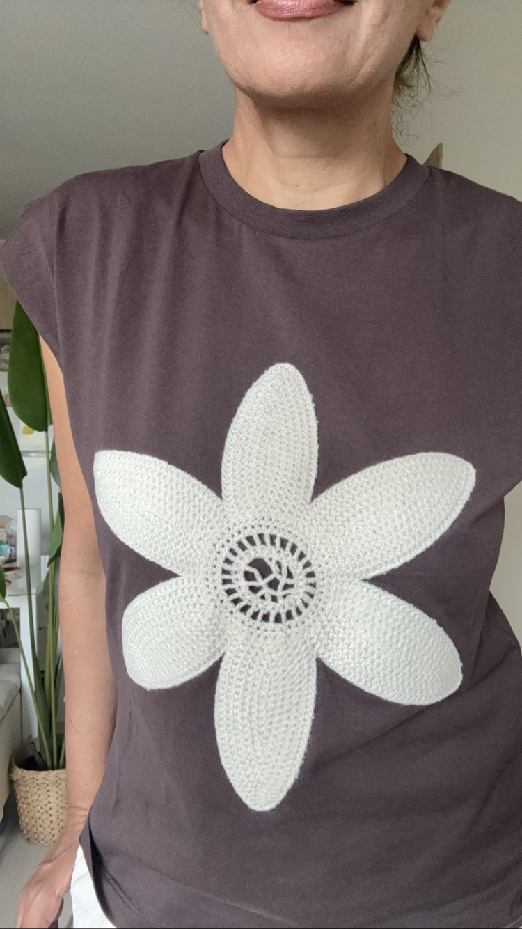 Papatya Motifli Tshirt