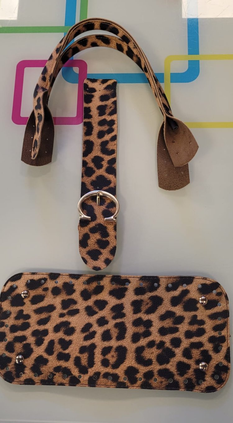 Leopar desenli deri çanta kiti