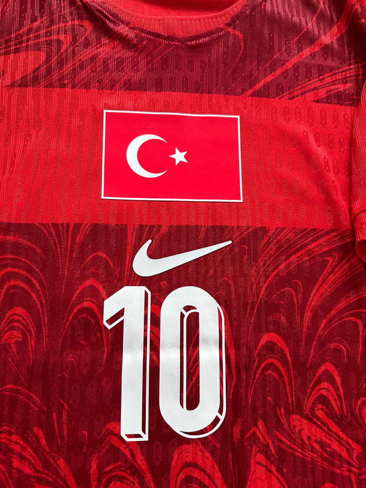 Türkiye Milli Takım 2026 İç Saha Profesyonel “Hakan Çalhanoğlu” Maç Forması 