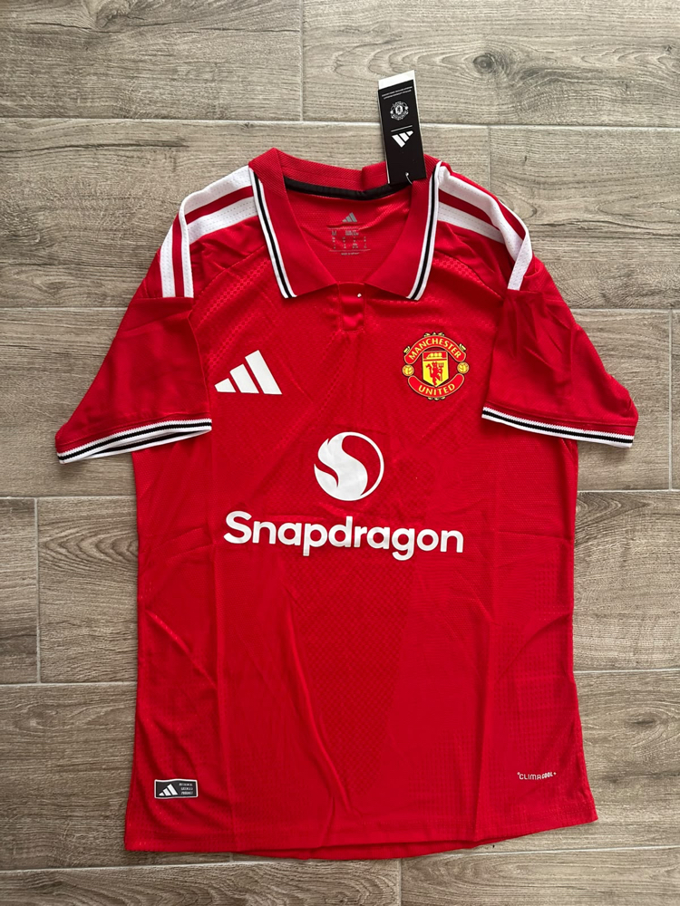 Manchester United 2026-2027 İç Saha