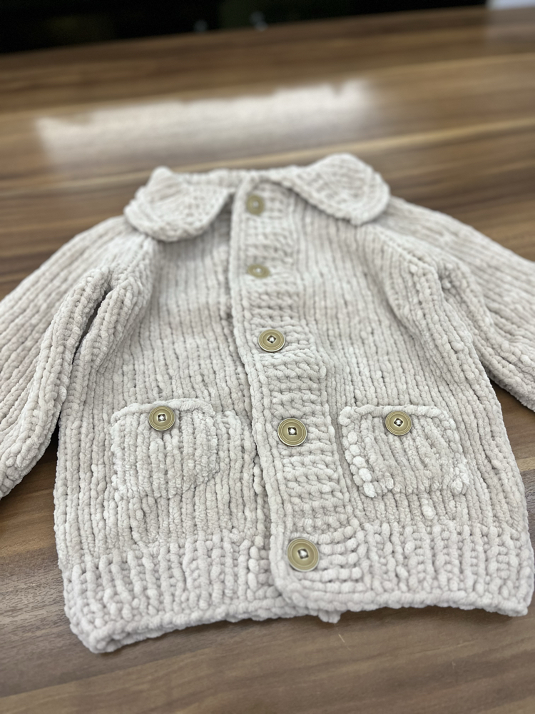 Krem rengi bebek hırkası
