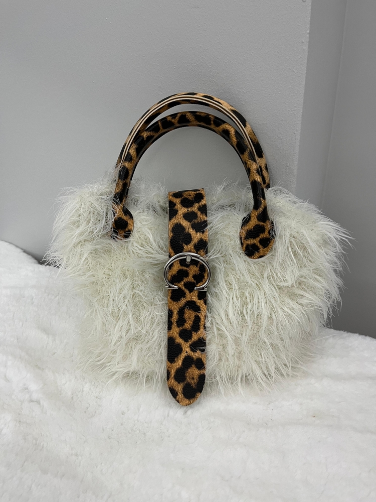 Leoparlı tüylü çanta
