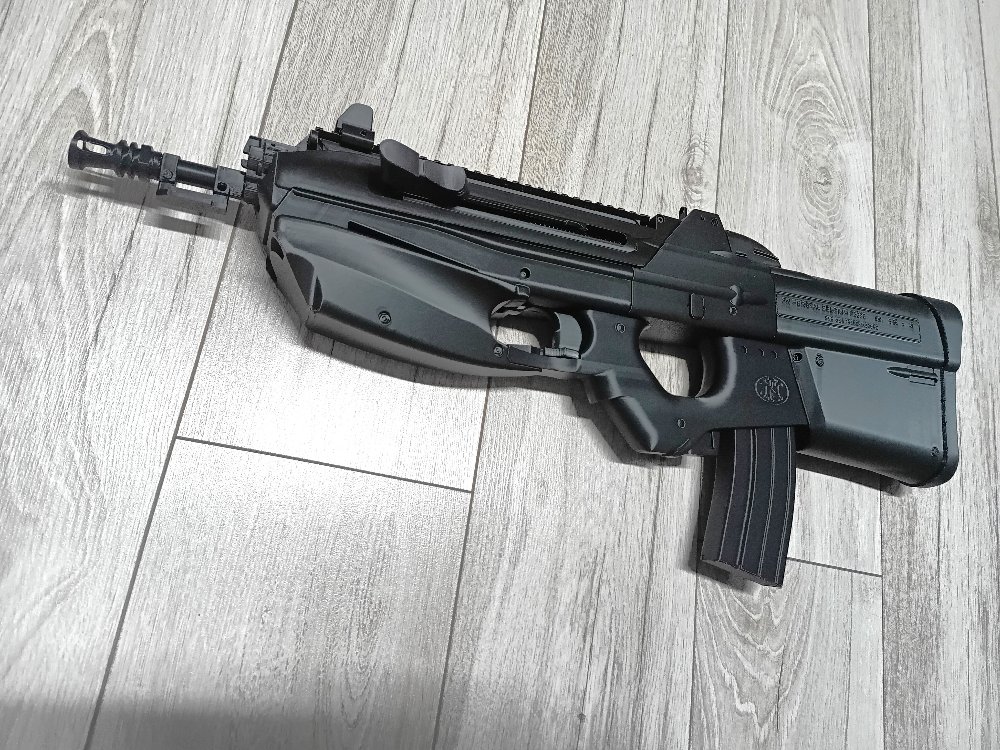 FN F2000 Maket