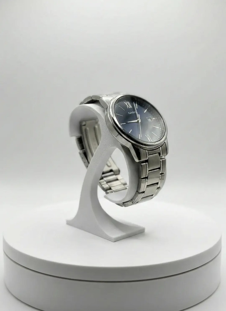 Minimalist Saat Standı - Modern Sergileme Vitrini